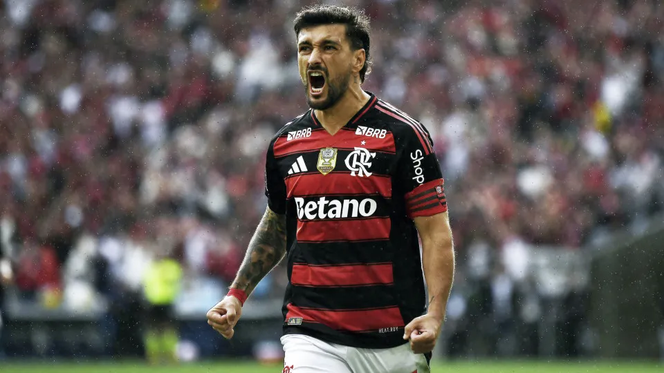 Arrascaeta tem fratura na clavícula confirmada pelo Flamengo após exames